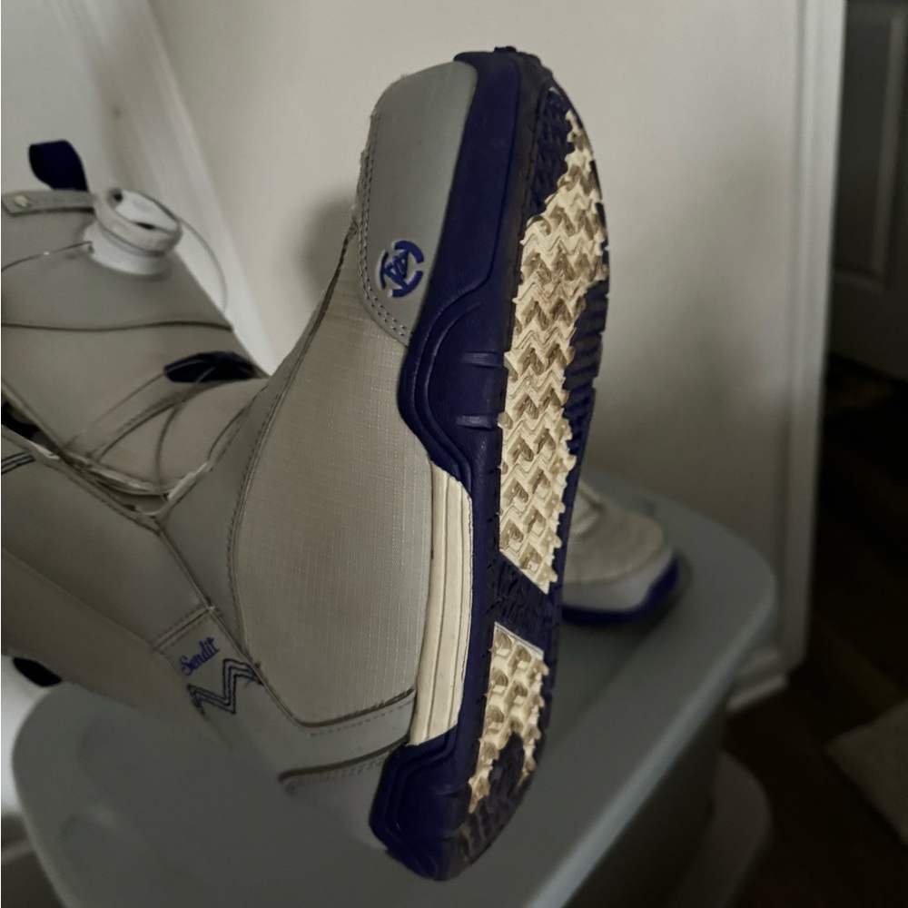 Stylish Women's Winter Boots - Gray and Blue - Picture 3 of 6